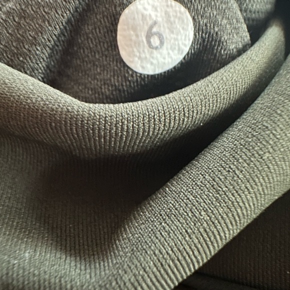 Lululemon Training Tough Crop *Full-On Luxtreme - Picture 4 of 4